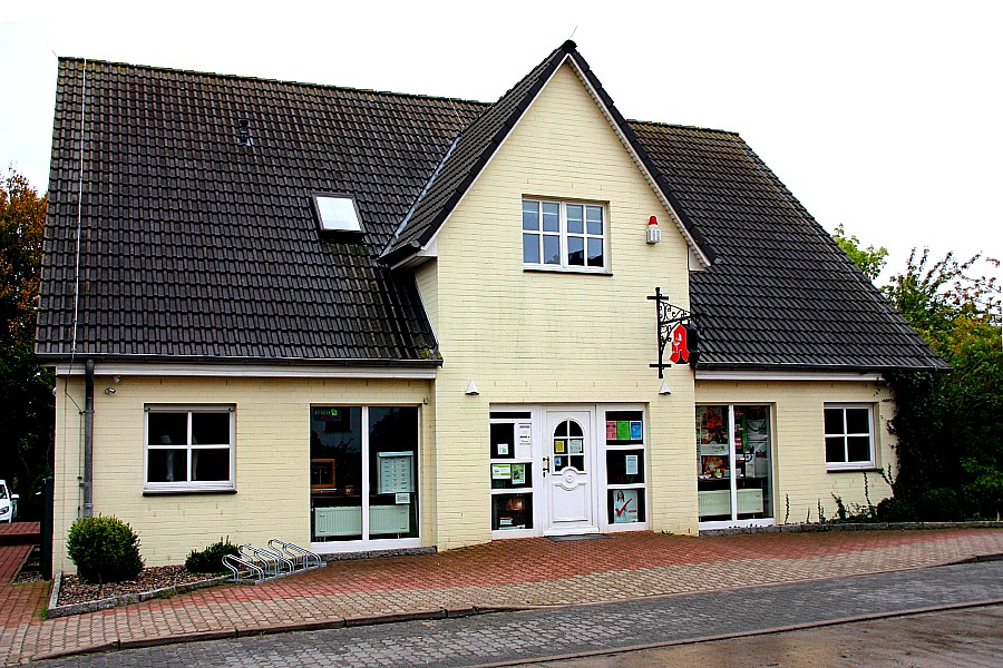 Außenansicht der Jasmund-Apotheke Außenansicht der Jasmund-Apotheke